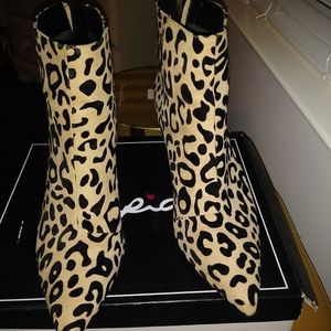 Qupid leopard ankle boots new in box